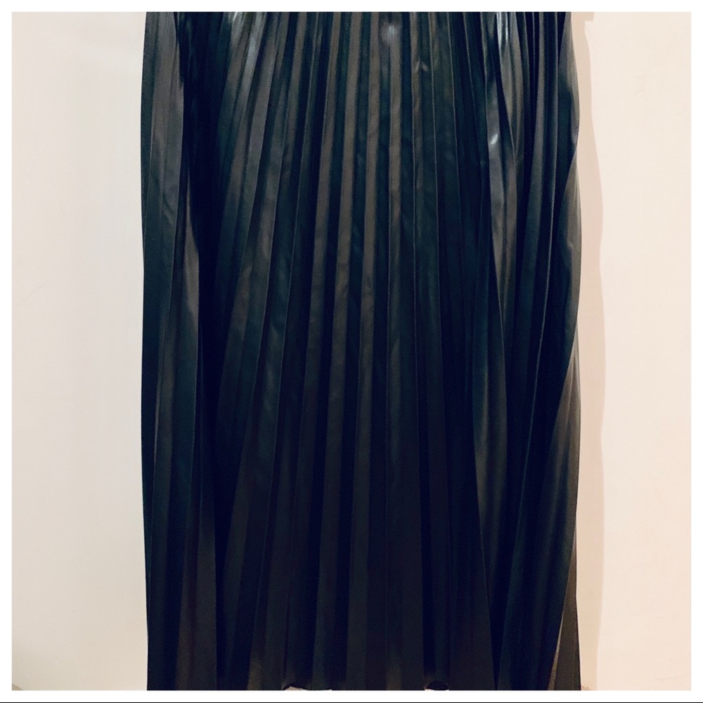 ✨MADE IN ITALY✨Chic pleated faux leather skirt - Picture 5 of 5